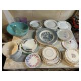 MANY VINTAGE PLATES, DIVIDED MELAMINE SERVING