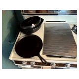SPECKLE WARE OVAL ROASTER WITH LID AND LODGE CAST