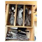 MULTIPLE PATTERNS OF FLATWARE