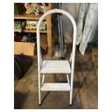 WHITE STEP LADDER