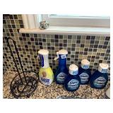 FULL DAWNS AND PAPER TOWEL HOLDER