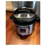 INSTA POT WITH CORD INSIDE