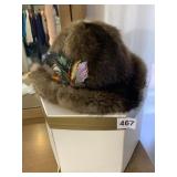 HAT W/ FEATHER NATURAL FUR