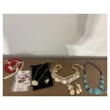 POLISHED STONE AND BEADED NECKLACE, SHELL