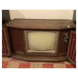 LARGE SYLVANIA CONSOLE TV WITH FOLDING DOORS,