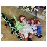 PLUSH ALLIGATORS AND RAGGEDY ANN AND ANDY