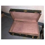 TRUNK W/ LIFT OUT SHELF RUSTY ON BASE