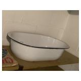 ENAMELED BABY BATHTUB / LARGE OVAL BASIN