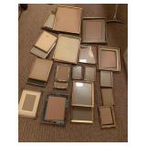 ASSORTMENT OF PICTURE FRAMES IN 58 QT STERLITE