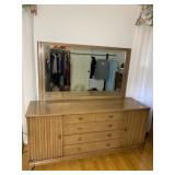 BROYHILL DRESSER W/ MIRROR 4 DRAWER CENTER 2