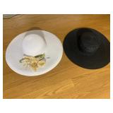 BLACK/WHITE LIZ CLAIRBORNE WIDE RIM HATS