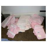 LOT OF PINK BATH TOWELS, INCLUDING BATH AND WASH