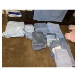 LOT OF BLUE BATH TOWELS, INCLUDING BATH, WASH AND