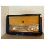 RCA MODEL 67 QR 73 FM-W SUPERHETERODYNE RADIO