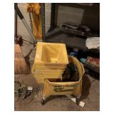 INDUSTRIAL MOP WRINGER WITH ROLLING BUCKET