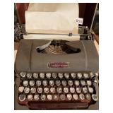 UNDERWOOD TYPEWRITER KEYS NEED CLEANED