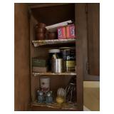 CORNING CASSEROLE TRIVETS, STORAGE BAGS, MIDDLE