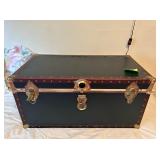 TRUNK WITH LIFT OUT INTERIOR SHELF