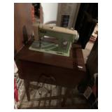 LARGE ENSEMBLE OF STUFFED ANIMALS