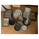 STAINLESS MIXING BOWLS, BROILER PAN, ROASTING