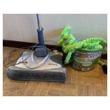 SHARK CORDLESS VACUUM AND POCKET HOSE