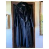 FULL LENGTH BLACK DRESS COAT WITH FUR COLLAR