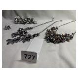 LOFT NECKLACE W/ 3 TONE BEADS, BLOOMING FLOWER