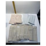 SETS OF LINEN NAPKINS INCLUDING 6 POTTERY BARD
