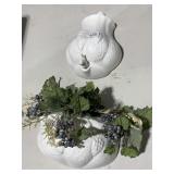 WALL PLANTER W/ CURANTS