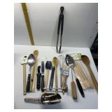 KITCHEN TOOLS INCLUDING SCOOP, TONGS, DOUBLE