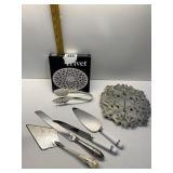 ROYAL DOULTON CAKE LIFTER/KNIFE, TRIVET STILL IN