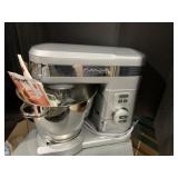 CUISNART MIXER W/ ATTACHMENTS