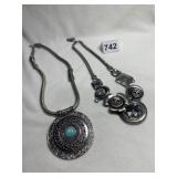 MEDALION CENTER SILVER TONE NECKLACE, LARGE