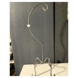 HANGING BASKET GARDEN HOLDER