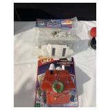 POWER RANGERS FIGURE & PEANUTS UNO SEALED PACK
