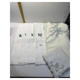 LINEN NAPKINS WITH PIERCED DETAIL, EMBROIDERED