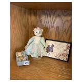 CAT DOLL, CAT FIGURINE READING, CAT SAYING