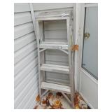 FOLDING STEP LADDER