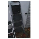 FOLDING STEP LADDER