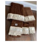 BROWN TOWEL SET NEVER USED 2 TOWEL BAT, 2 HANDS