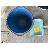 BUCKET AND RUBBERMAID HEAVY DUTY DUSTPAN