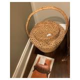 WOVEN BASKET W/ LID AND HANDLE