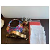 VISOR LINEN NAPKINS, MANTLE CLOCK, CRYSTAL