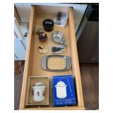 TEA BALLS, BUTTER CUTTER, SPOON REST TARRAGO SHOE