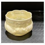 BELLEEK SUGAR BLACK MARK, BOW DESIGN