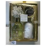 BAYLIS AND HARDING ENGLAND SWEET MANDARIN AND