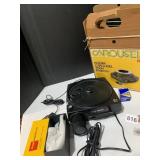 KODAK CAROUSEL 750 PROJECTOR W/ REMOTE AND BULB