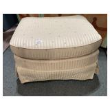 UPHL OTTOMAN W/ SM. FLORAL ACCENT