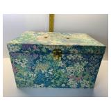 QUILTED SEWING BOX WITH LOCK, HANDLE AND LIFT OUT