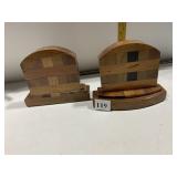 BOOKENDS MADE OF WOODEN BLOCKS